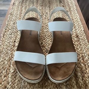 Chelsea & Violet Platform Espadrilles White Sandals Size 9